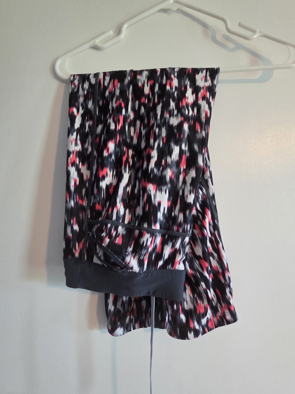 8Nike Womens Black, White & Pink Printed Leggings